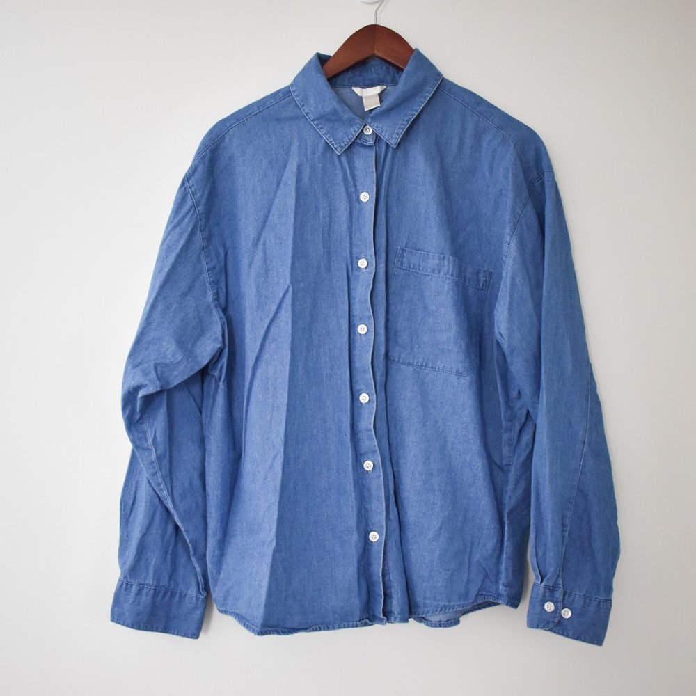 Forever 21 denim button up casual shirt with white buttons size large